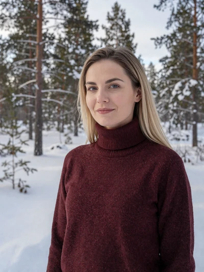 Saara, 29, a Finnish woman with dark blonde hair near a snowy forest in Oulu
