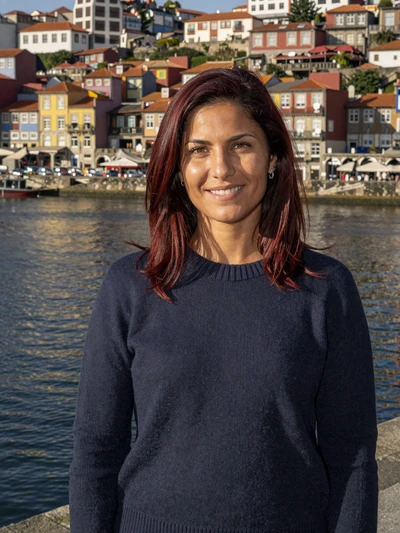 Beatriz, 30, a warm Portuguese woman on the Porto Ribeira waterfront with Douro River