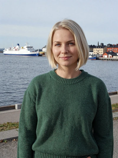 Aino, 27, Finnish woman with platinum blonde bob near Helsinki harbor